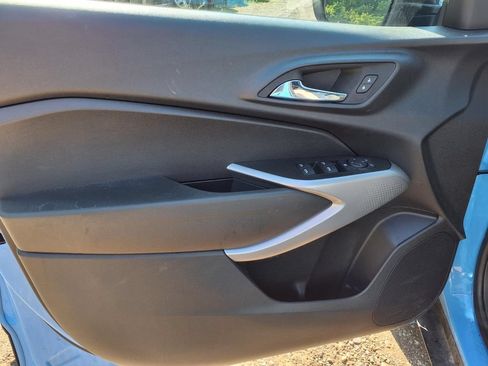 Used 2024 Chevrolet Trax RS w/ Sunroof Package FWD image 19