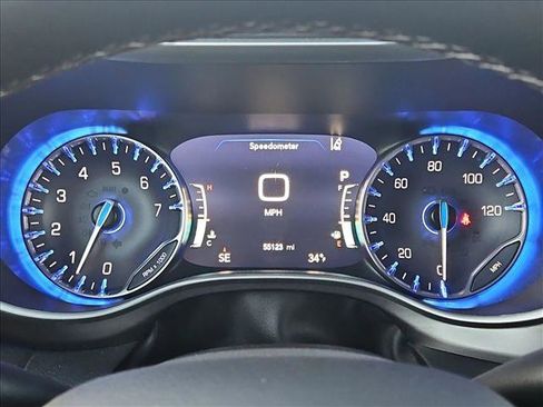 Used 2024 Chrysler Pacifica Touring-L image 11