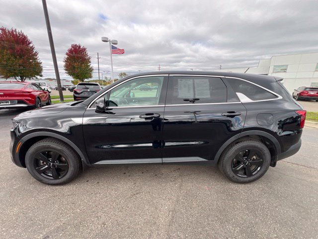 Used 2023 Kia Sorento LX FWD image 7