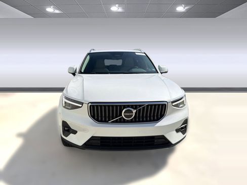 Certified 2023 Volvo XC40 B5 Plus w/ Protection Package Premier image 6