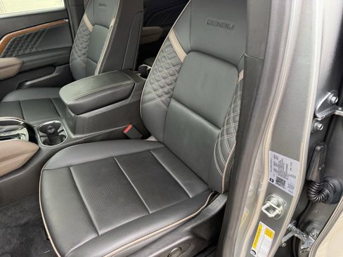 Used 2023 GMC Canyon Denali image 10