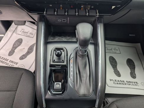 Used 2024 GMC Canyon Elevation w/ Convenience Package image 24