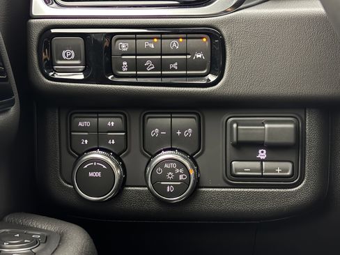 New 2026 GMC Yukon XL Denali w/ Denali Reserve Package AWD/4WD image 25