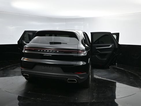 Used 2024 Porsche Cayenne image 38