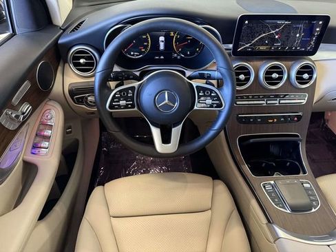 Used 2022 Mercedes-Benz GLC 300 4MATIC image 4