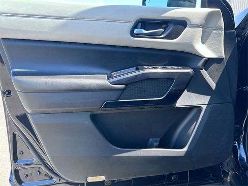 Used 2022 Nissan Pathfinder SV image 12