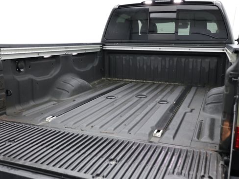 Used 2016 Nissan Titan SL RWD image 37
