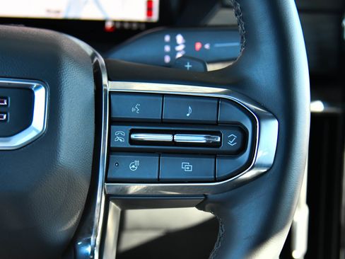 Used 2025 GMC Acadia Elevation image 38