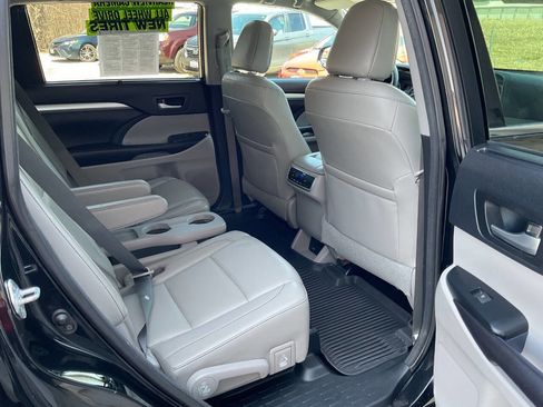 Used 2016 Toyota Highlander XLE image 42