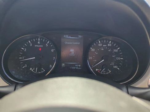 Used 2017 Nissan Rogue SV FWD image 6