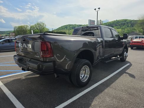 Used 2025 RAM 3500 Big Horn AWD/4WD image 3