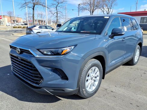 Used 2026 Toyota Grand Highlander AWD image 3