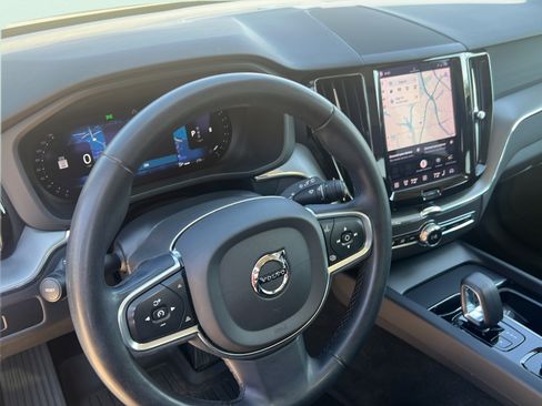 Used 2023 Volvo XC60 B5 Core w/ Climate Package FWD image 9