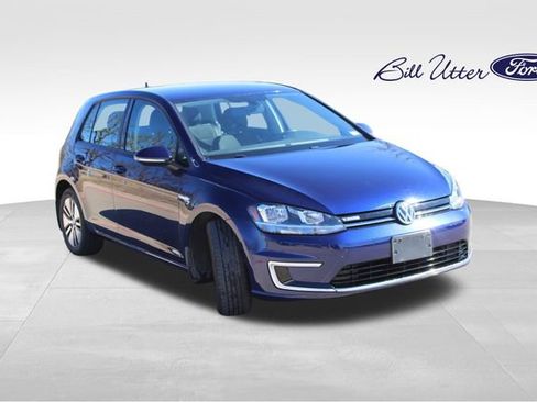 Used 2017 Volkswagen e-Golf SE w/ DC Fast Charging Package image 3