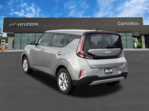 Used 2025 Kia Soul LX w/ LX Technology Package FWD image 7