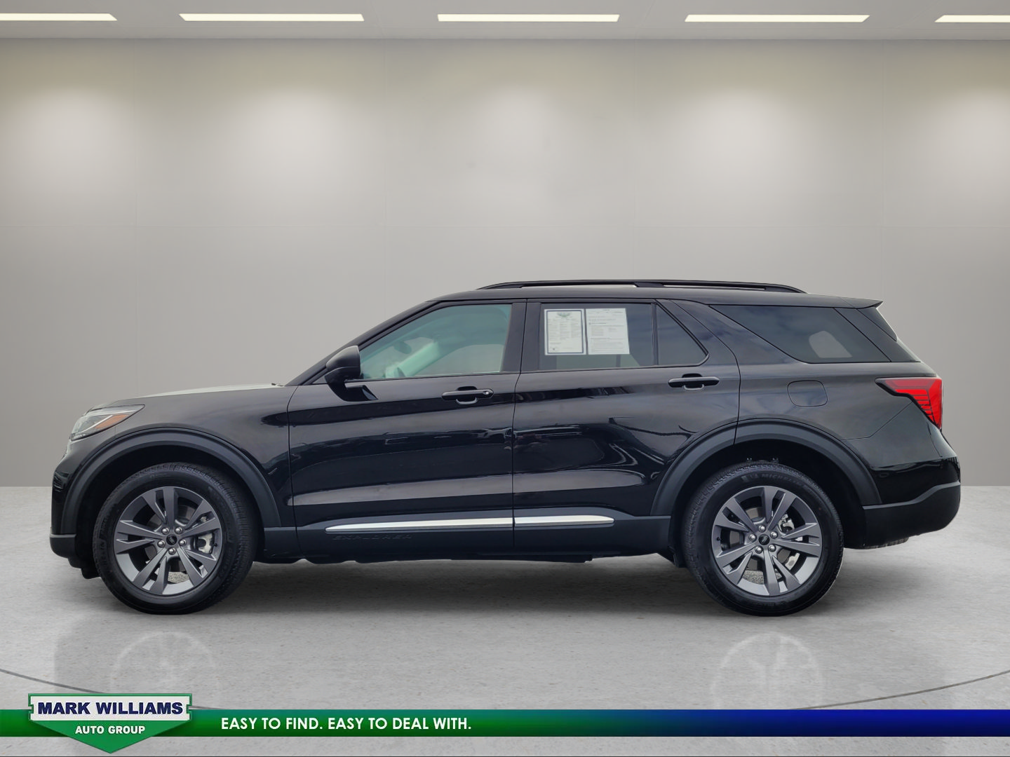 Used 2025 Ford Explorer Active w/ Active Comfort Package AWD/4WD image 7
