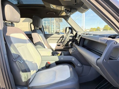 Used 2023 Land Rover Defender 130 X-Dynamic SE image 20