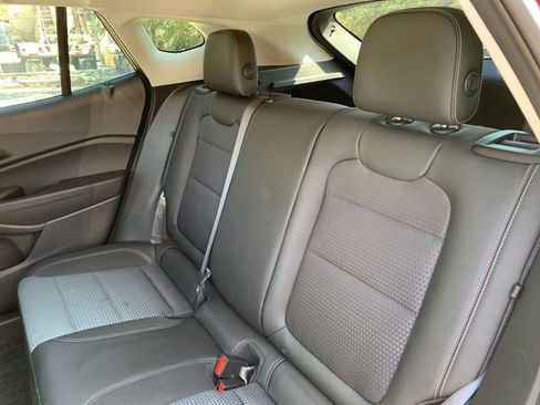 Used 2025 Chevrolet Trax LT image 33