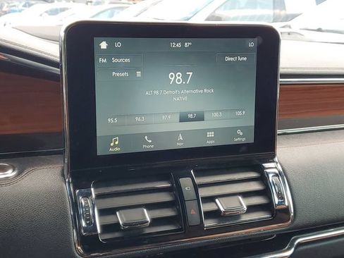 Used 2019 Lincoln Navigator Reserve AWD/4WD image 24