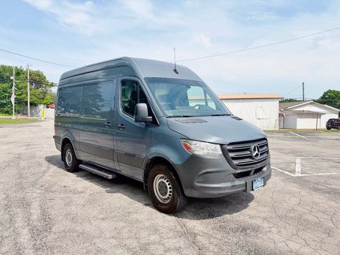 Used 2019 Mercedes-Benz Sprinter 144 image 3