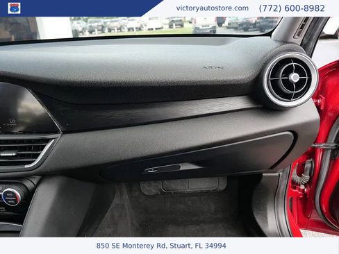 Used 2017 Alfa Romeo Giulia AWD image 18