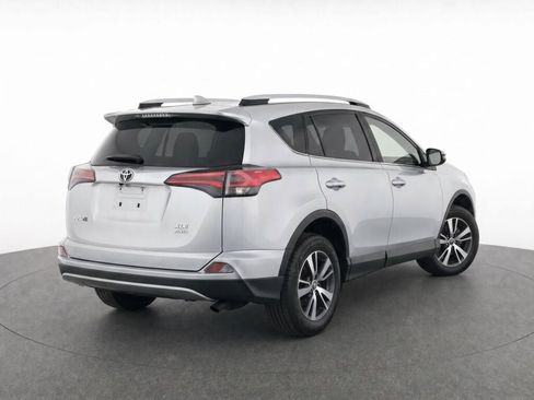 Used 2018 Toyota RAV4 XLE w/ Plus Extra Value Package AWD/4WD image 4