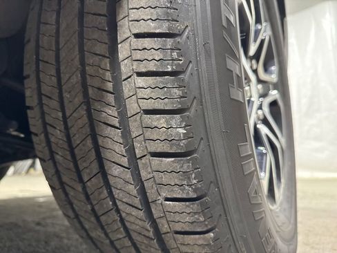 Used 2024 Ford Expedition XLT AWD/4WD image 39