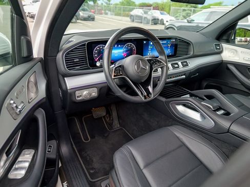 Used 2024 Mercedes-Benz GLS 450 4MATIC image 16