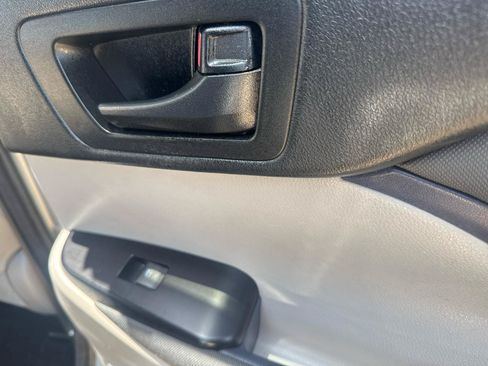 Used 2017 Toyota Highlander LE FWD image 26