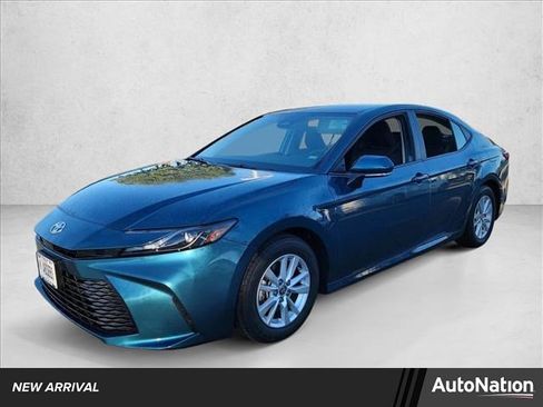 Used 2025 Toyota Camry LE image 1