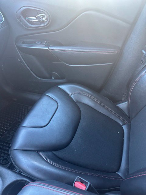 Used 2019 Jeep Cherokee Trailhawk w/ Comfort/Convenience Group AWD/4WD image 4