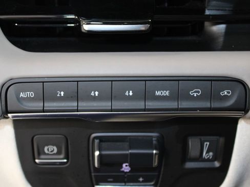 Used 2021 Cadillac Escalade Premium Luxury Platinum w/ Heavy-Duty Trailer Package image 48