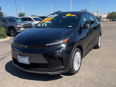 Used 2023 Chevrolet Bolt EUV LT w/ Driver Confidence Package FWD image 2