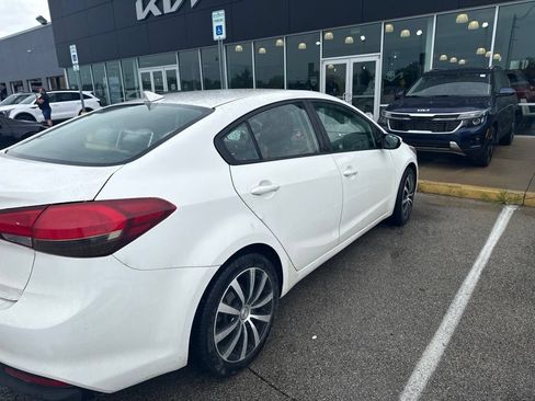 Used 2017 Kia Forte LX FWD image 3