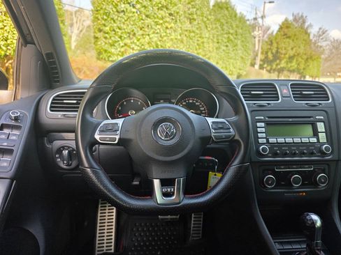 Used 2013 Volkswagen GTI Driver's Edition FWD image 18