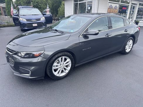 Used 2017 Chevrolet Malibu LT FWD image 8