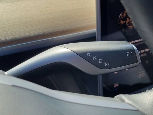 Used 2022 Tesla Model Y Long Range AWD/4WD image 28