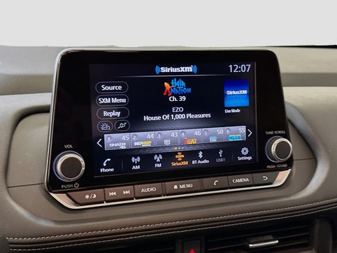 Used 2025 Nissan Rogue SV image 21