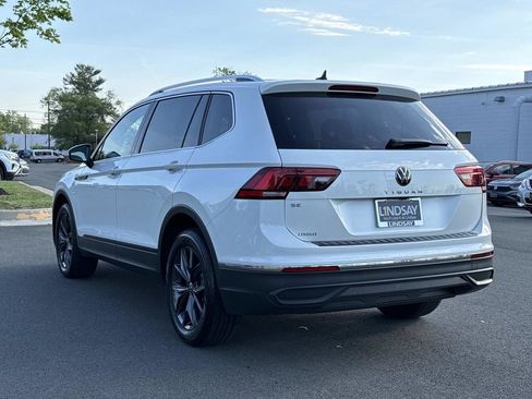 Used 2023 Volkswagen Tiguan SE w/ Panoramic Sunroof Package FWD image 5