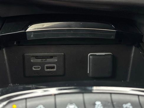 Used 2022 Buick Envision Avenir w/ Technology Package II image 35