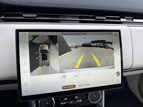 Certified 2023 Land Rover Range Rover SE image 24