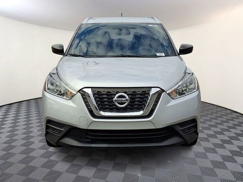 Used 2019 Nissan Kicks S image 2