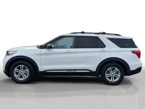 Used 2022 Ford Explorer XLT image 2