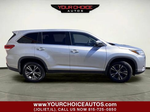 Used 2019 Toyota Highlander LE AWD/4WD image 8