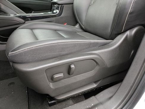 Certified 2023 Buick Envision Essence AWD/4WD image 13