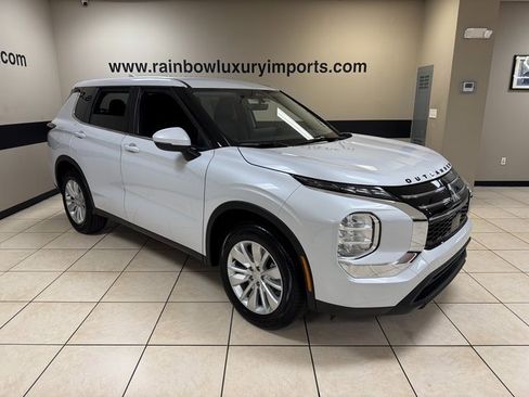 New 2026 Mitsubishi Outlander ES image 1