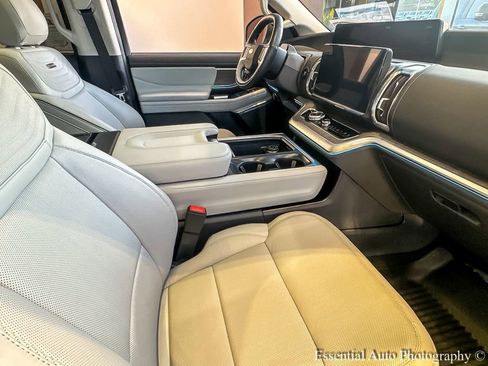 Used 2025 Ford Expedition Platinum w/ Platinum Ultimate Package image 30