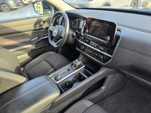 Used 2024 Nissan Pathfinder SV image 10