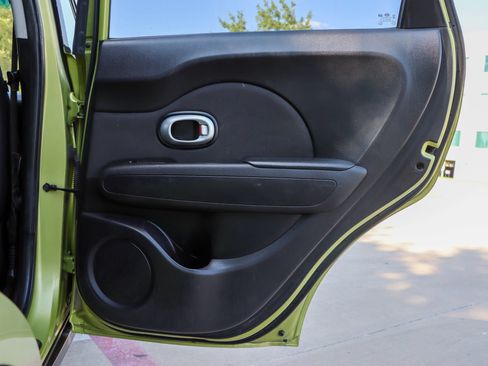 Used 2016 Kia Soul FWD image 10