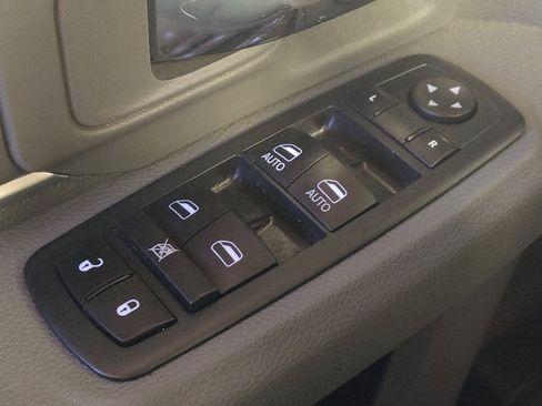 Used 2019 RAM 1500 Classic SLT RWD image 27